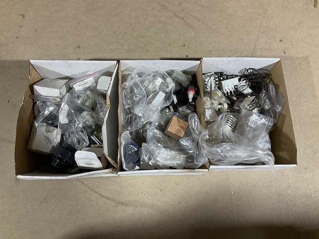 Partij diverse zwembad onderdelen - afbeelding 1 van  3