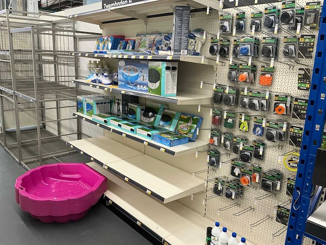 Partij diverse zwembad&tuinmachine accessoires (102x) - afbeelding 1 van  11
