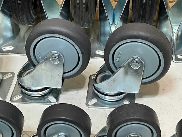 Partij diverse zwenk- en bokwielen (42x) - afbeelding 8 van  11