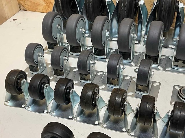 Partij diverse zwenk- en bokwielen (42x) - afbeelding 10 van  11