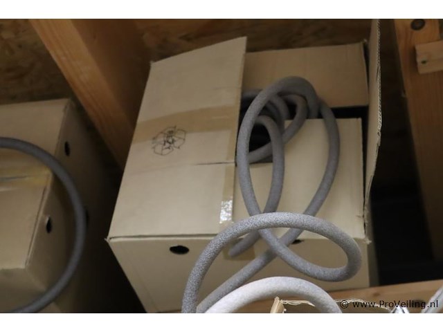 Partij diversen bestaande uit o.a. coroplast awx celband 9 x 4 mm, verzinkt staaldraad & draadnagels - afbeelding 5 van  16