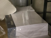 Partij diversen bestaande uit o.a. goldplast cocktail glazen, notitieblokken & papieren handdoeken - afbeelding 6 van  6