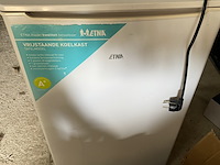 Partij diversen, bestaande uit o.a. koelkast, bureaustoel en gereedschapskisten - afbeelding 1 van  13