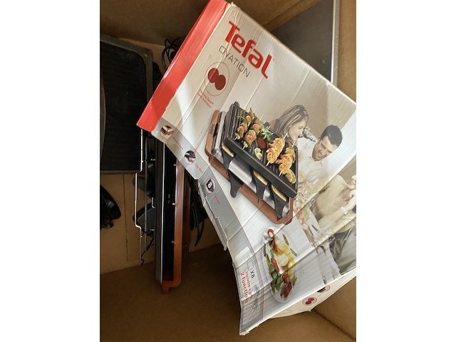 Partij diversen, bestaande uit o.a. koelkast, bureaustoel en gereedschapskisten - afbeelding 13 van  13