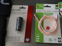 Partij diversen bestaande uit o.a. oplaadkabels, telefoonhoesjes & anti-slip mat - afbeelding 2 van  9