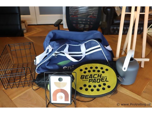 Partij diversen bestaande uit o.a. schildersezel, sporttas, draadmand & plantengieter - afbeelding 1 van  7