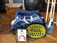 Partij diversen bestaande uit o.a. schildersezel, sporttas, draadmand & plantengieter - afbeelding 1 van  7