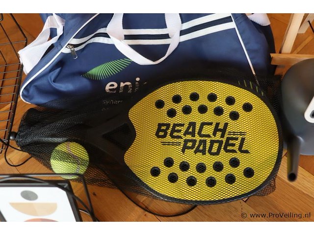 Partij diversen bestaande uit o.a. schildersezel, sporttas, draadmand & plantengieter - afbeelding 2 van  7