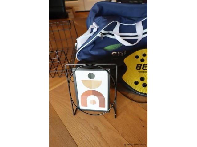 Partij diversen bestaande uit o.a. schildersezel, sporttas, draadmand & plantengieter - afbeelding 5 van  7