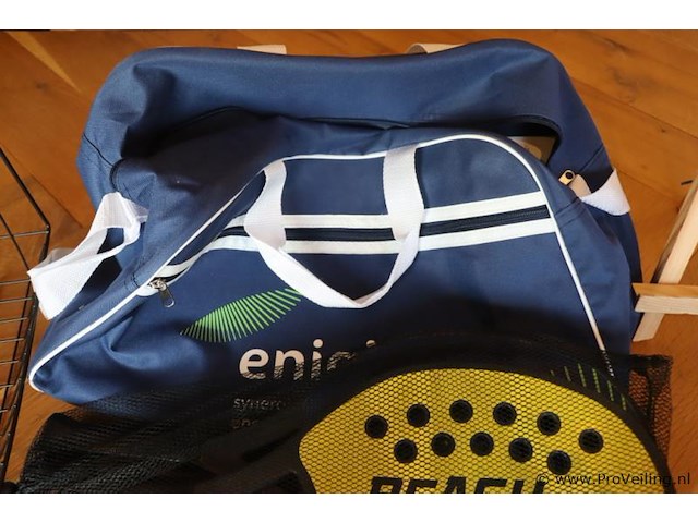 Partij diversen bestaande uit o.a. schildersezel, sporttas, draadmand & plantengieter - afbeelding 7 van  7