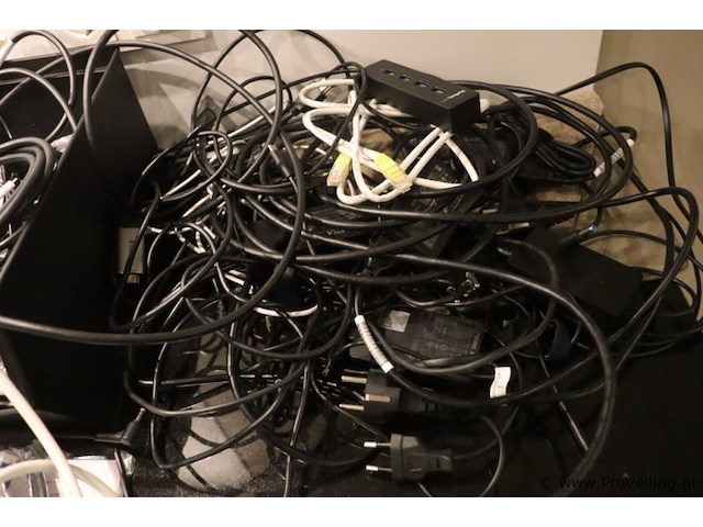 Partij diversen bestaande uit o.a. stekkerdozen & aansluitsnoeren - afbeelding 4 van  6