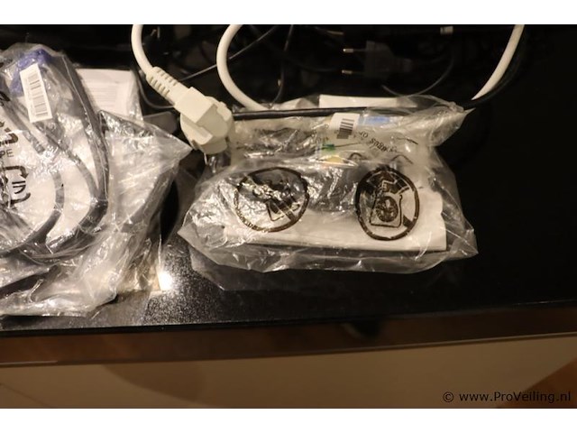 Partij diversen bestaande uit o.a. stekkerdozen & aansluitsnoeren - afbeelding 5 van  6