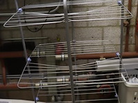 Partij diversen bestaande uit o.a. wasmanden incl. inhoud, wasrek & dweilemmers - afbeelding 2 van  4