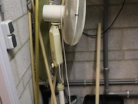 Partij diversen bestaande uit o.a. wasmanden incl. inhoud, wasrek & dweilemmers - afbeelding 3 van  4