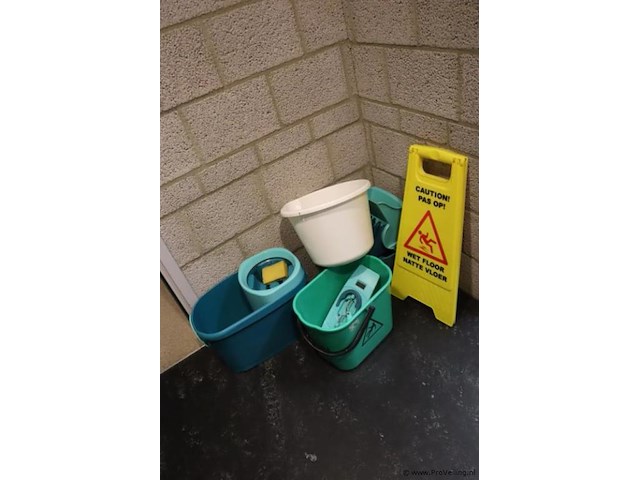 Partij diversen bestaande uit o.a. wasmanden incl. inhoud, wasrek & dweilemmers - afbeelding 4 van  4