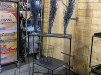 Partij diversen bestaande uit sidetable, bijzettafel, 3x draadmanden & 3x decoratieve takken - afbeelding 1 van  5
