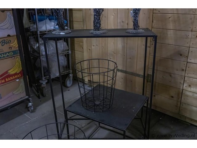 Partij diversen bestaande uit sidetable, bijzettafel, 3x draadmanden & 3x decoratieve takken - afbeelding 5 van  5