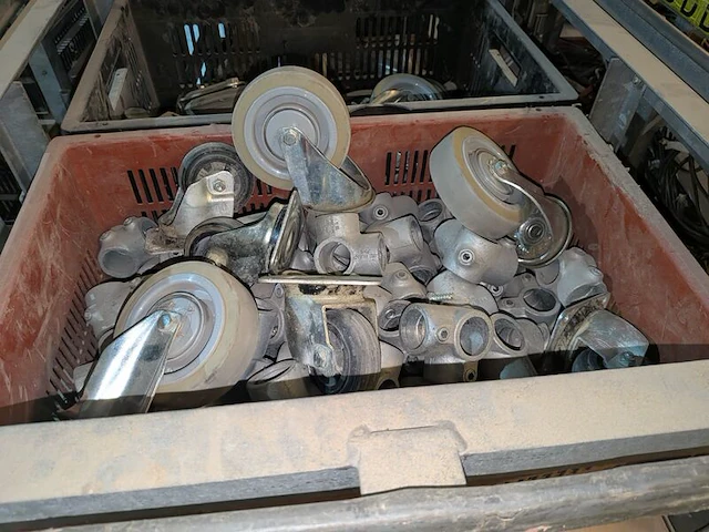 Partij diversen in 6x rolcontainer - afbeelding 5 van  28