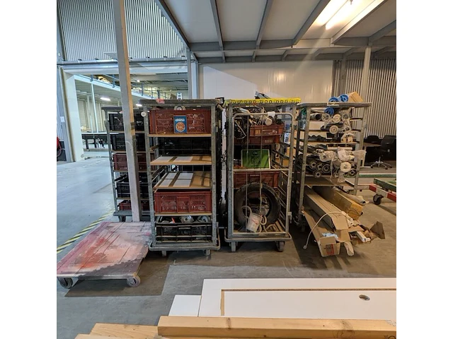 Partij diversen in 6x rolcontainer - afbeelding 1 van  28
