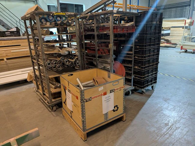 Partij diversen in 6x rolcontainer - afbeelding 22 van  28