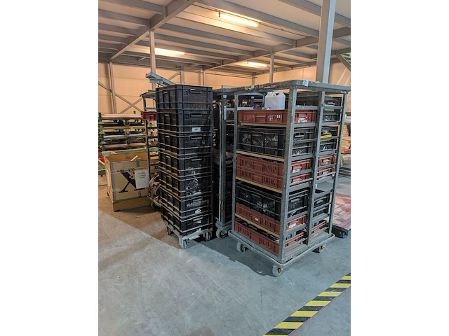 Partij diversen in 6x rolcontainer - afbeelding 23 van  28