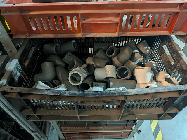 Partij diversen in 6x rolcontainer - afbeelding 26 van  28
