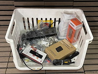 Partij diversen in krat bestaande uit o.a. lg wiresless adapter & wowcast - afbeelding 1 van  2