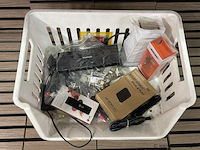 Partij diversen in krat bestaande uit o.a. lg wiresless adapter & wowcast - afbeelding 2 van  2