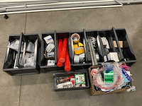 Partij diversen in meeneembak - afbeelding 1 van  5