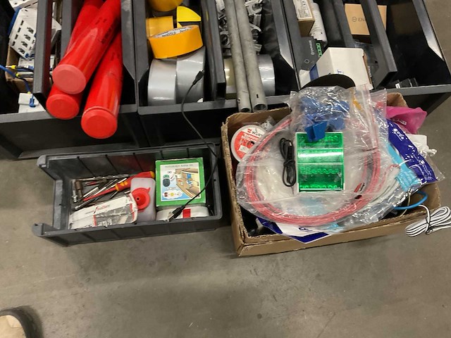 Partij diversen in meeneembak - afbeelding 5 van  5