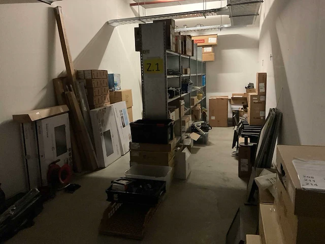 Partij diversen (inhoud ruimte) - afbeelding 1 van  26