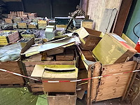 Partij diversen legeruitrusting en magazijninventaris - afbeelding 4 van  13