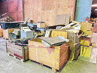 Partij diversen legeruitrusting en magazijninventaris - afbeelding 7 van  13