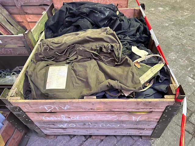 Partij diversen legeruitrusting en magazijninventaris - afbeelding 10 van  13