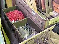 Partij diversen legeruitrusting en magazijninventaris - afbeelding 11 van  13