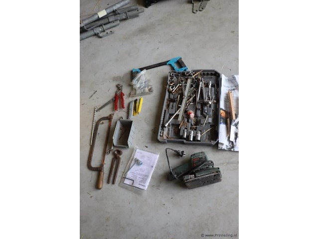 Partij diversen o.a. bosch schuurmachine type psp 230, handzaag, tang, boor & stanley messen - afbeelding 1 van  9