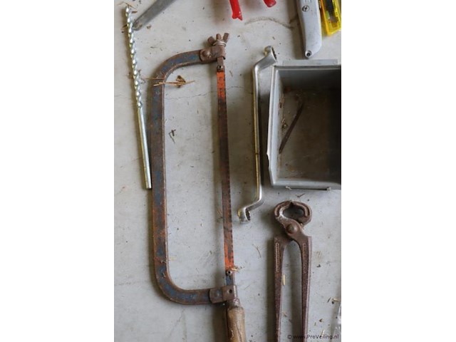 Partij diversen o.a. bosch schuurmachine type psp 230, handzaag, tang, boor & stanley messen - afbeelding 5 van  9