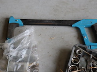 Partij diversen o.a. bosch schuurmachine type psp 230, handzaag, tang, boor & stanley messen - afbeelding 7 van  9