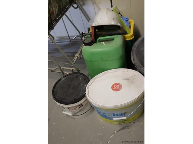 Partij diversen o.a. excluton sierzand, speciekuip, jerrycans, metselmortel & plantengieter - afbeelding 2 van  14