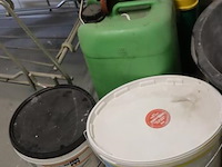 Partij diversen o.a. excluton sierzand, speciekuip, jerrycans, metselmortel & plantengieter - afbeelding 2 van  14