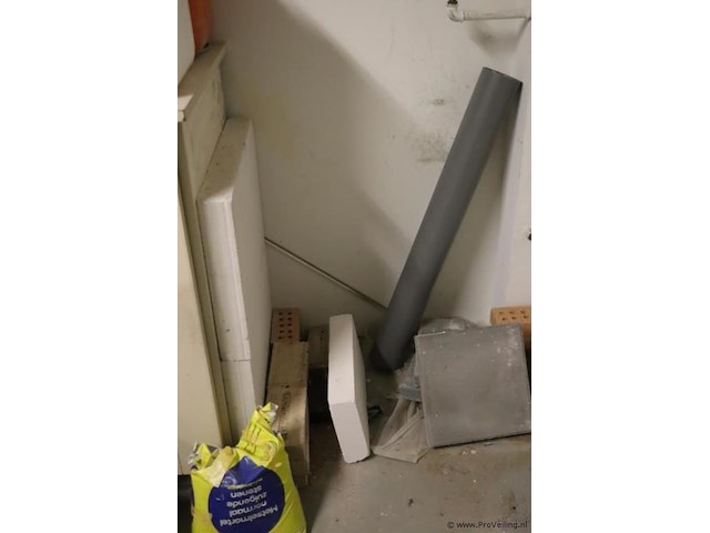 Partij diversen o.a. excluton sierzand, speciekuip, jerrycans, metselmortel & plantengieter - afbeelding 3 van  14