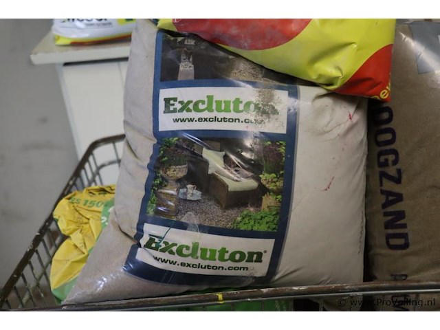 Partij diversen o.a. excluton sierzand, speciekuip, jerrycans, metselmortel & plantengieter - afbeelding 7 van  14