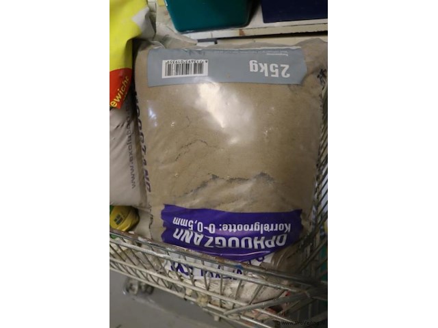 Partij diversen o.a. excluton sierzand, speciekuip, jerrycans, metselmortel & plantengieter - afbeelding 8 van  14