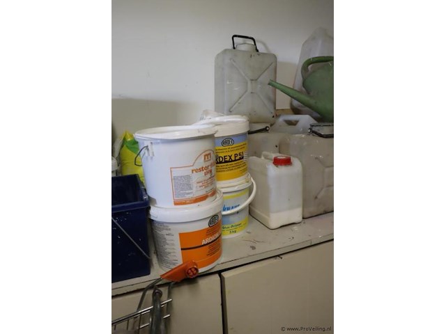 Partij diversen o.a. excluton sierzand, speciekuip, jerrycans, metselmortel & plantengieter - afbeelding 11 van  14