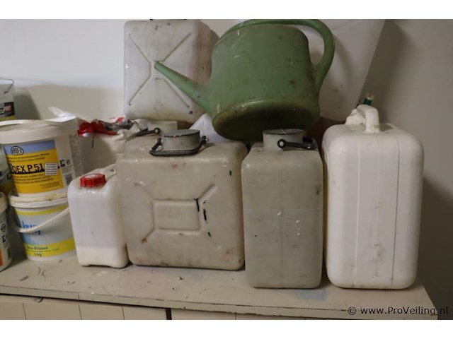 Partij diversen o.a. excluton sierzand, speciekuip, jerrycans, metselmortel & plantengieter - afbeelding 12 van  14