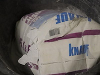 Partij diversen o.a. excluton sierzand, speciekuip, jerrycans, metselmortel & plantengieter - afbeelding 13 van  14