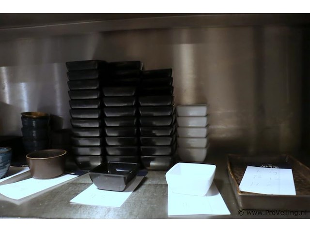 Partij diversen o.a. glazen voorraadpot, braadpannen & (saus) bakjes - afbeelding 2 van  4