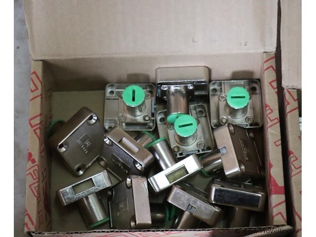 Partij diversen o.a. hafele sluitplaat & sloten - afbeelding 2 van  5