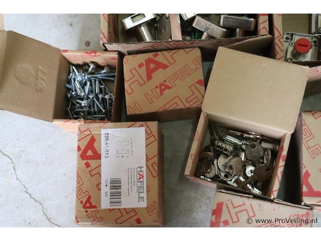 Partij diversen o.a. hafele sluitplaat & sloten - afbeelding 5 van  5