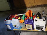 Partij diversen o.a. kroon oil coolannt sp 15+, nielsen glue remover & koelvloeistof - afbeelding 1 van  9